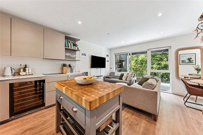 2 Bedroom Flat For Sale In Ravensbury Terrace, SW18
