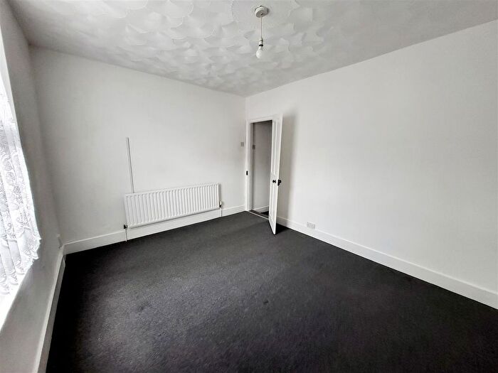 2 Bedroom End Of Terrace House To Rent In Catherine Street, Rochester, ME1