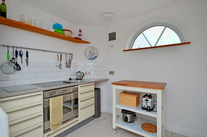 1 Bedroom Flat To Rent In Gloucester Square, Haggerston, London, E2