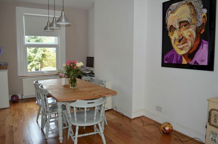 2 Bedroom Flat To Rent In Greenside Road, London, W12
