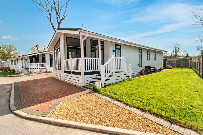 2 Bedroom Park Home For Sale In Little Wood Park, Maple Ridge, Yate, Bristol, BS37