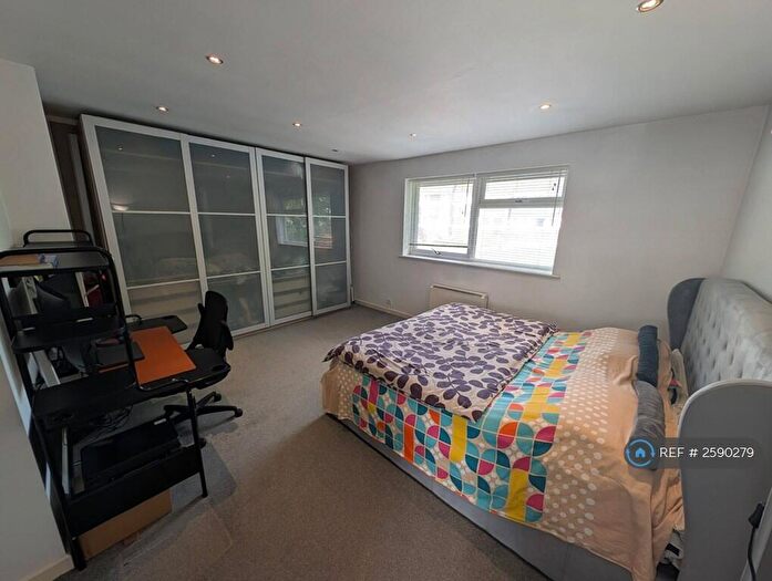 3 Bedroom Flat To Rent In Henleydale, Shirley, Solihull, B90
