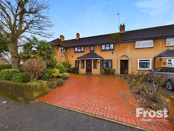 3 Bedroom Terraced House For Sale In Cambria Gardens, Stanwell, Middlesex, TW19