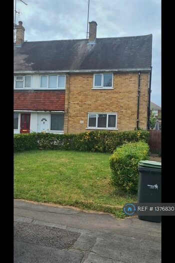 3 Bedroom Semi-Detached House To Rent In Lindal Crescent, Enfield, EN2
