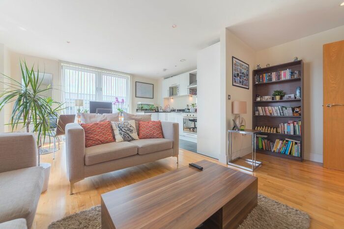 2 Bedroom Flat To Rent In Hatfield House, Merryweather Place, London, SE10