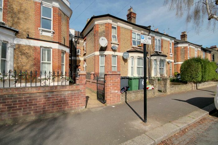 2 Bedroom Flat To Rent In Scotts Road, Leyton, E10