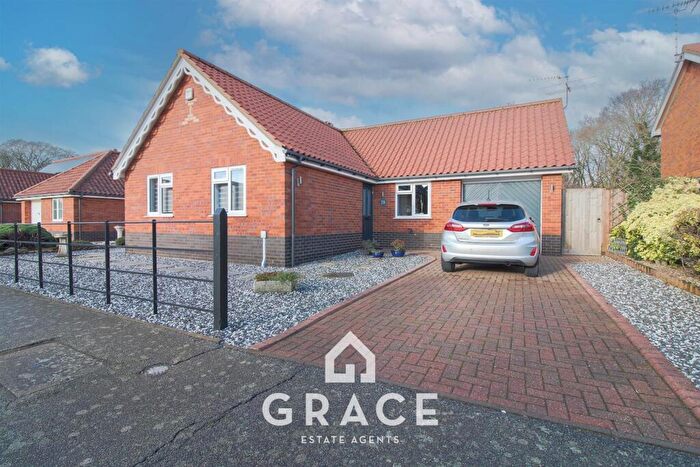 2 Bedroom Detached Bungalow For Sale In Sandling Crescent, Rushmere St. Andrew, Ipswich, IP4