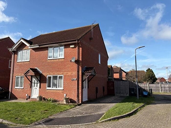 2 Bedroom Detached House For Sale In Clipper Close, Bridgwater, TA6