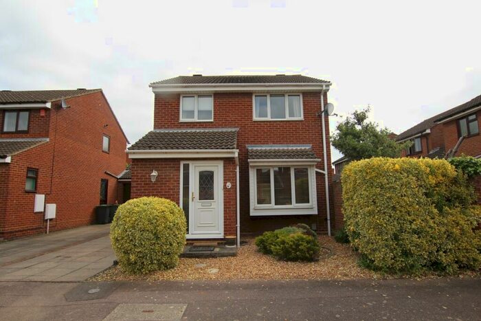 3 Bedroom Detached House To Rent In Mountbatten Drive, Biggleswade, SG18