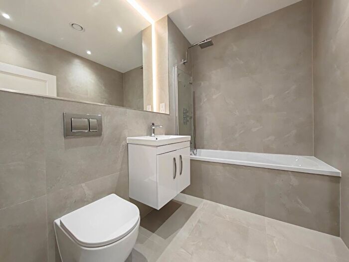 Studio To Rent In Peach Street, Wokingham, RG40