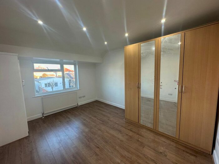 3 Bedroom Semi-Detached House To Rent In Wimborne Avenue, Hayes, UB4