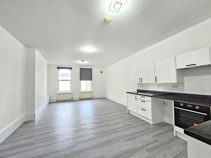 1 Bedroom Flat To Rent In High Street, Maidenhead, SL6