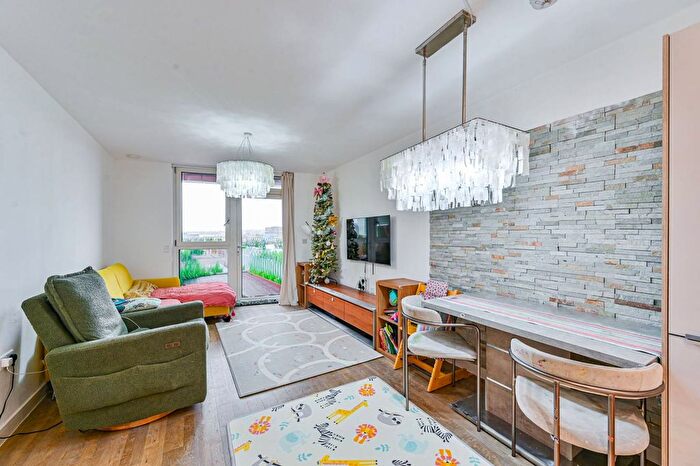 2 Bedroom Flat For Sale In Cable Walk, East Greenwich, London, SE10
