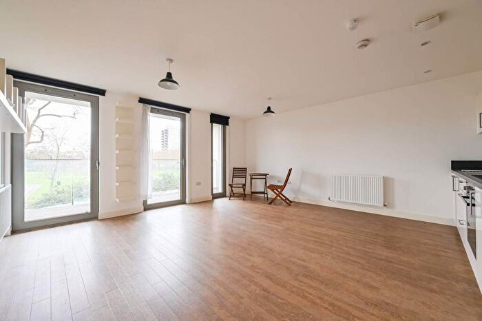 1 Bedroom Flat For Sale In Parkside Court, Royal Docks, London, E16