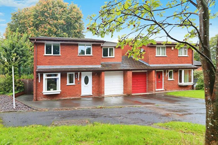 4 Bedroom Link Detached House For Sale In Oriole Grove, Kidderminster, Worcestershire, DY10
