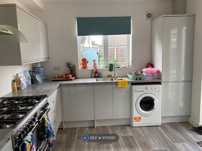 3 Bedroom Semi-Detached House To Rent In Ashingdon Road, Rochford, SS4