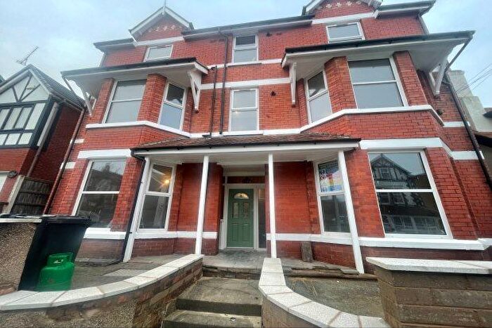 3 Bedroom Flat To Rent In Sea Bank Road, Colwyn Bay, LL28