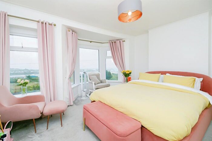 3 Bedroom Terraced House For Sale In Dock View Road, Barry, CF63