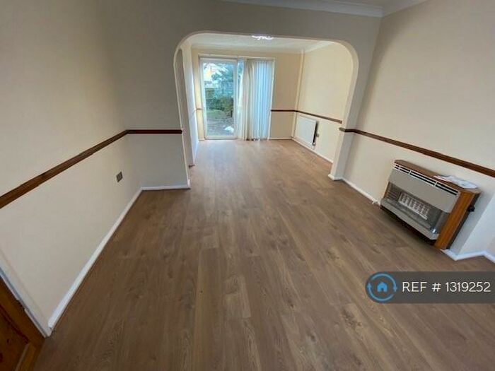 3 Bedroom Semi-Detached House To Rent In Kingfisher Road, Larkfield, Aylesford, ME20