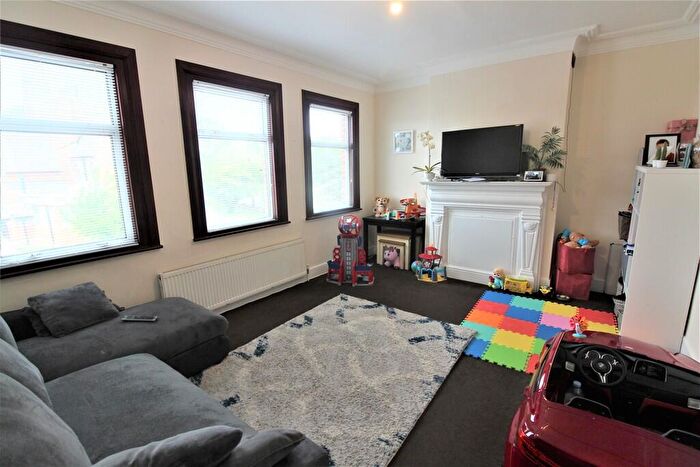 1 Bedroom Apartment To Rent In Green Lanes, Palmers Green, N13