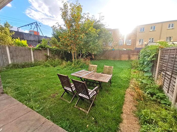 4 Bedroom Maisonette To Rent In Chapman Street, London, E1