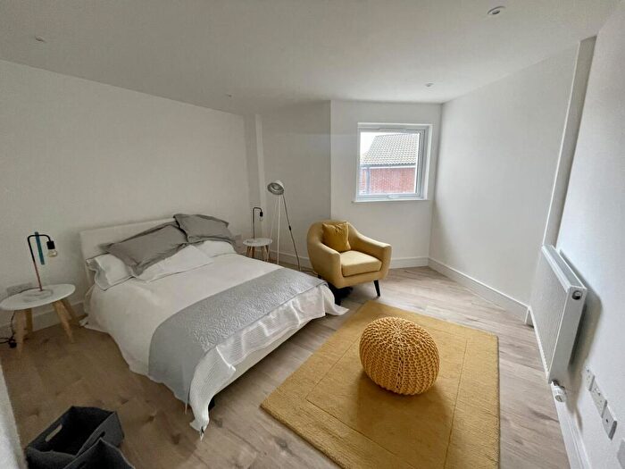 2 Bedroom Flat To Rent In Midland Court, Luton, LU2