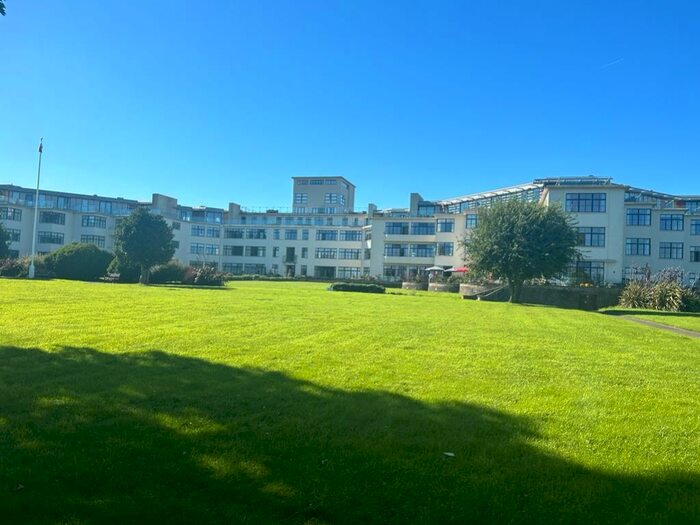 3 Bedroom Flat To Rent In Hayes Road, Sully, Penarth, CF64