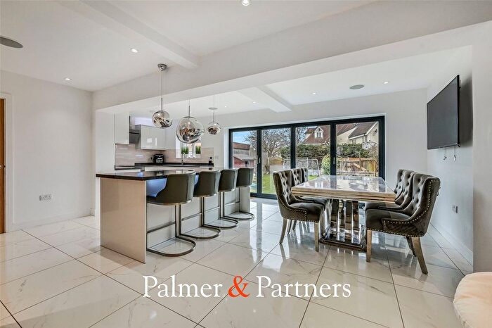 4 Bedroom Semi Detached House For Sale In Baddow Road, Chelmsford, Essex, CM2