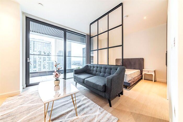 Apartment To Rent In Bagshaw Building, Wards Place, London, E14