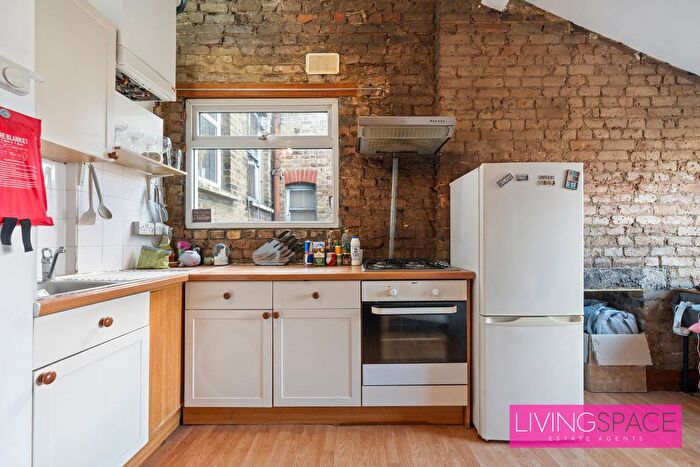 1 Bedroom Flat For Sale In Kimberly Gardens, London, N4