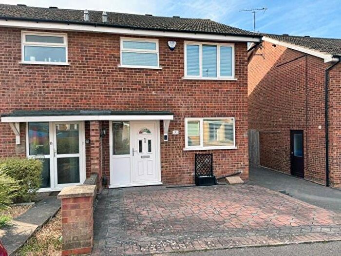 3 Bedroom Semi-Detached House For Sale In Miller Close, Kettering, NN15