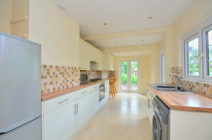 2 Bedroom Cottage To Rent In Perry Hill, Worplesdon, Guildford, GU3