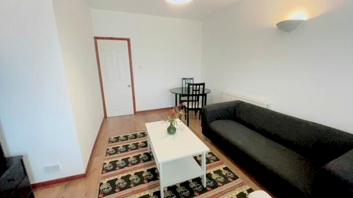 1 Bedroom Flat To Rent In Burlington Road, Isleworth, TW7