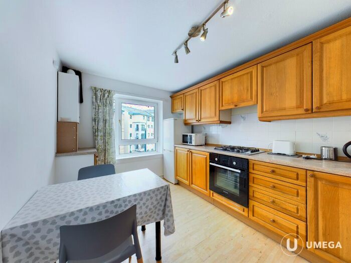 4 Bedroom Flat To Rent In Holyrood Road, Holyrood, Edinburgh, EH8
