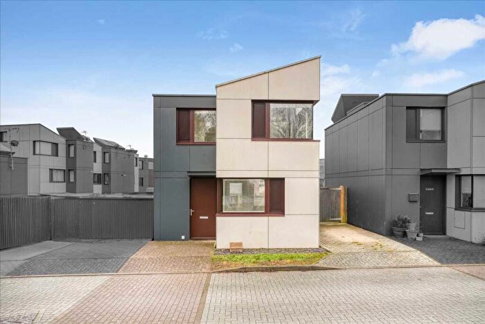 3 Bedroom Detached House For Sale In Swanson Drive, Oxley Park, Milton Keynes, MK4