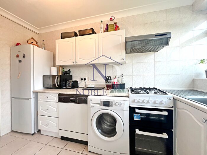 2 Bedroom Flat To Rent In Barnet, EN5