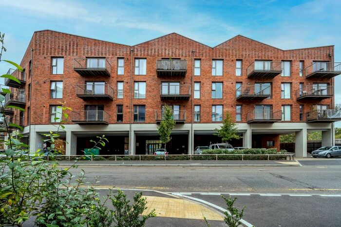 2 Bedroom Flat To Rent In Wey Corner, Guildford, GU1