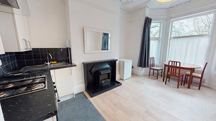 1 Bedroom Flat To Rent In Railway Road, Manchester, M41