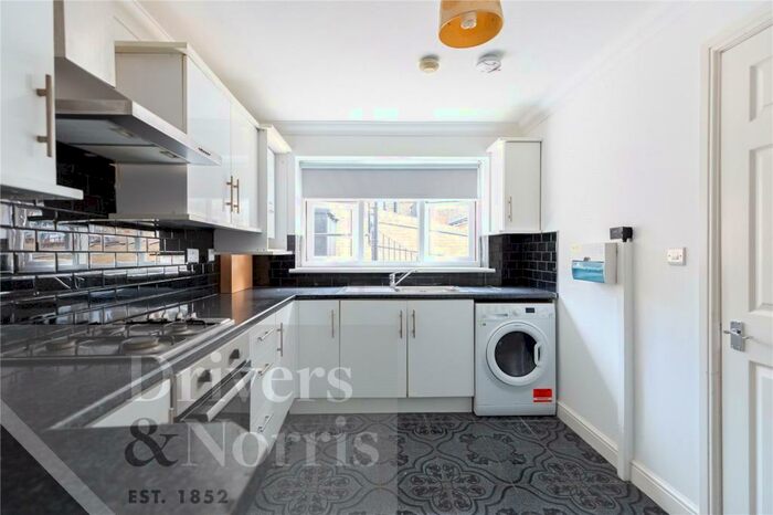 2 Bedroom Bungalow To Rent In Tancred Road, Finsbury Park, London, N4