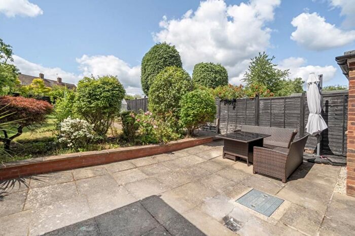 3 Bedroom Property To Rent In Juniper Close, Guildford, GU1