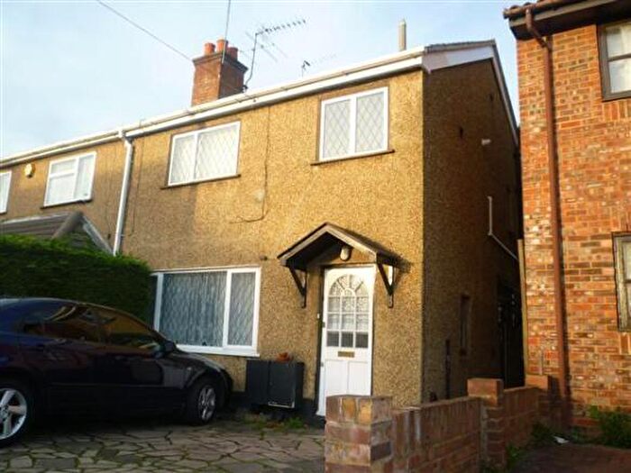 1 Bedroom Apartment To Rent In St. Pauls Avenue, Slough, SL2