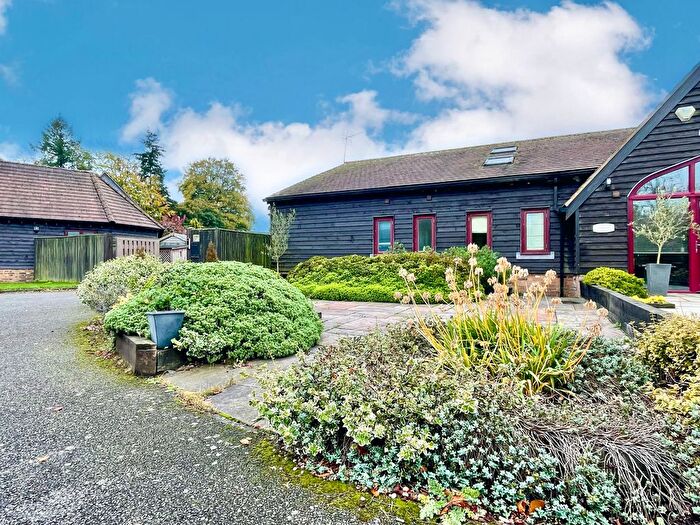 3 Bedroom Barn Conversion To Rent In Gwynedd Close, Tatsfield, TN16