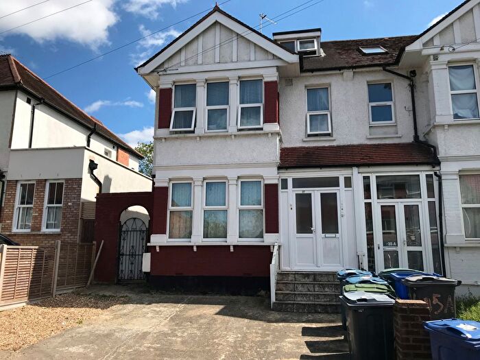 3 Bedroom Flat To Rent In Pinner View, Harrow, HA1