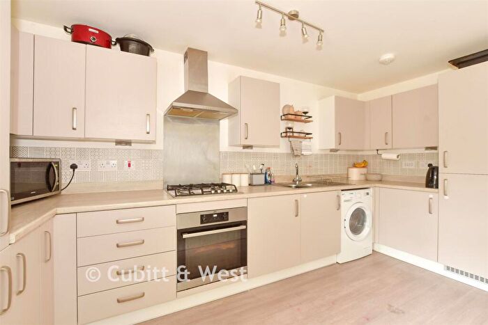 2 Bedroom Flat For Sale In Timms Close, Horsham, West Sussex, RH12