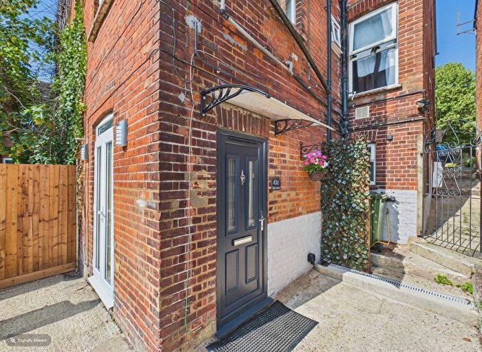 1 Bedroom Flat To Rent In Priory Avenue, High Wycombe, Buckinghamshire, HP13