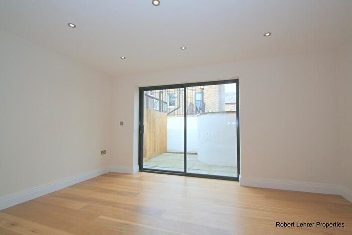 4 Bedroom House To Rent In Lotus Mews, Sussex Way, Archway, N19
