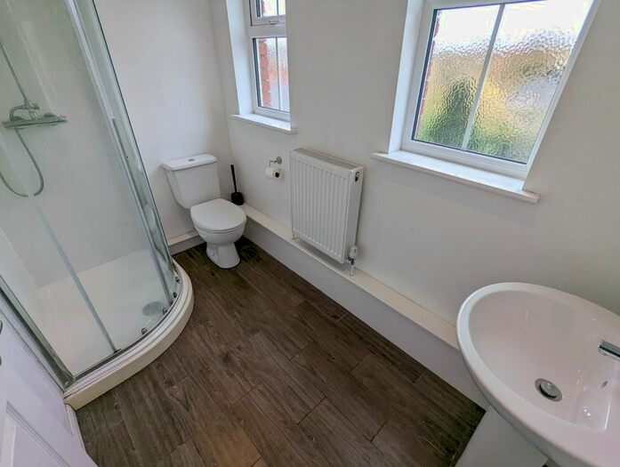 2 Bedroom Flat To Rent In High Street, Kettering, NN16