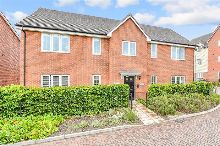 1 Bedroom Flat For Sale In Bloxham Avenue, Paddock Wood, Tonbridge, Kent, TN12