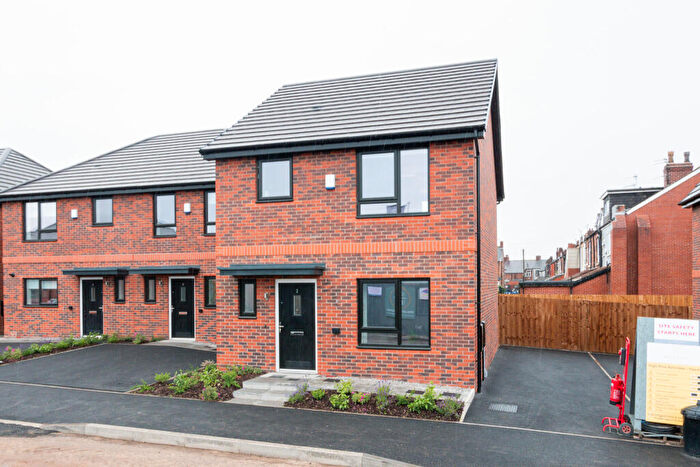 3 Bedroom House To Rent In Sampson Close, Salford, M6