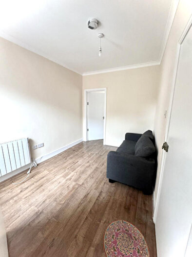 1 Bedroom Flat To Rent In Buckstone Road, N18